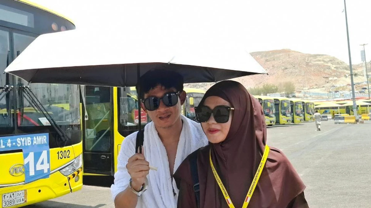Bahagianya Pasangan Muda Berhaji Bersama, Berdoa Minta Dikasih Momongan