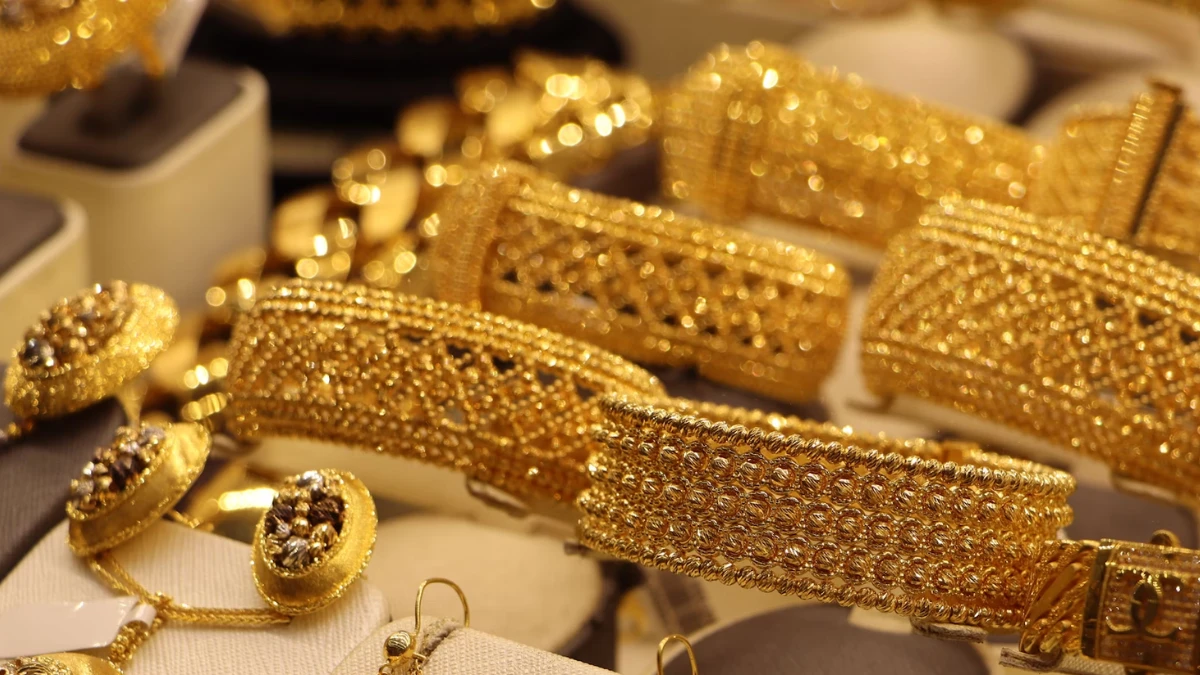 Harga Emas Perhiasan 1 Desember 2025, Cek di Sini