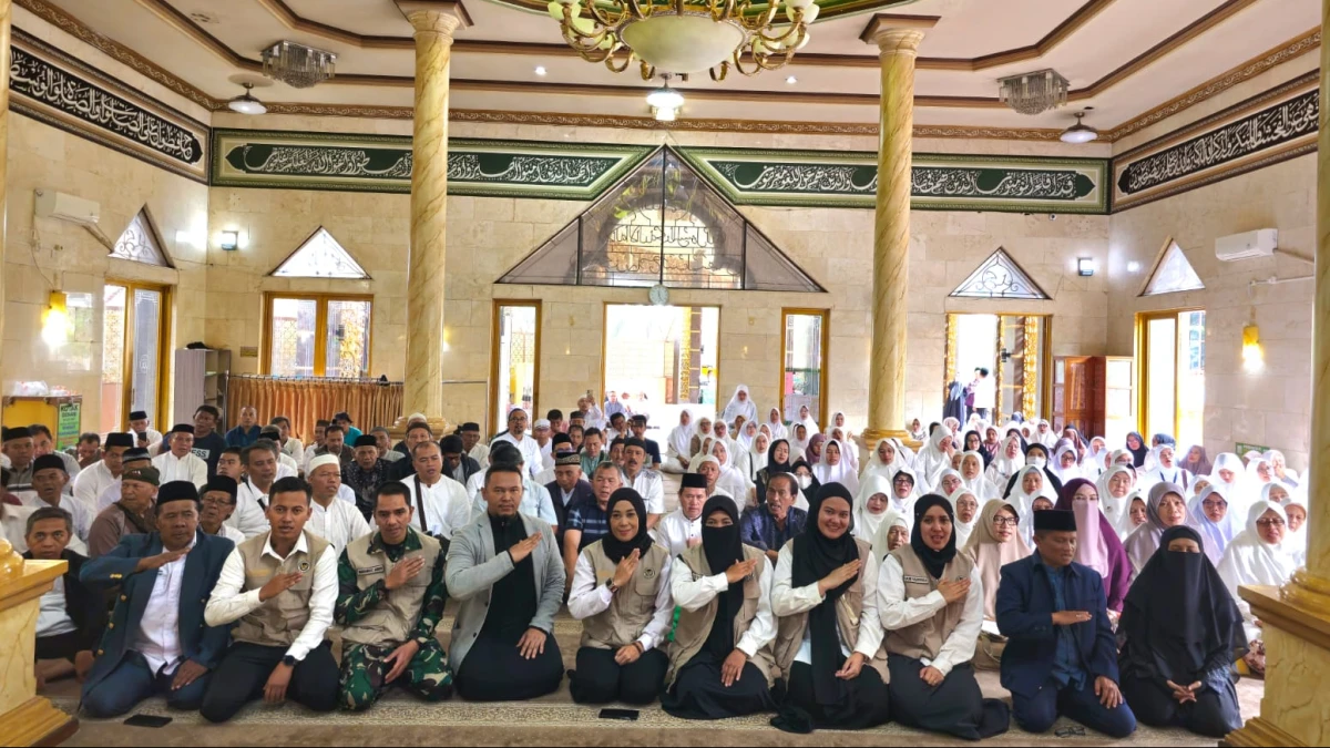 PPIH Arab Saudi Silaturahim dengan Jemaah Haji Bandung, Ingatkan Pentingnya Rutin Berolahraga