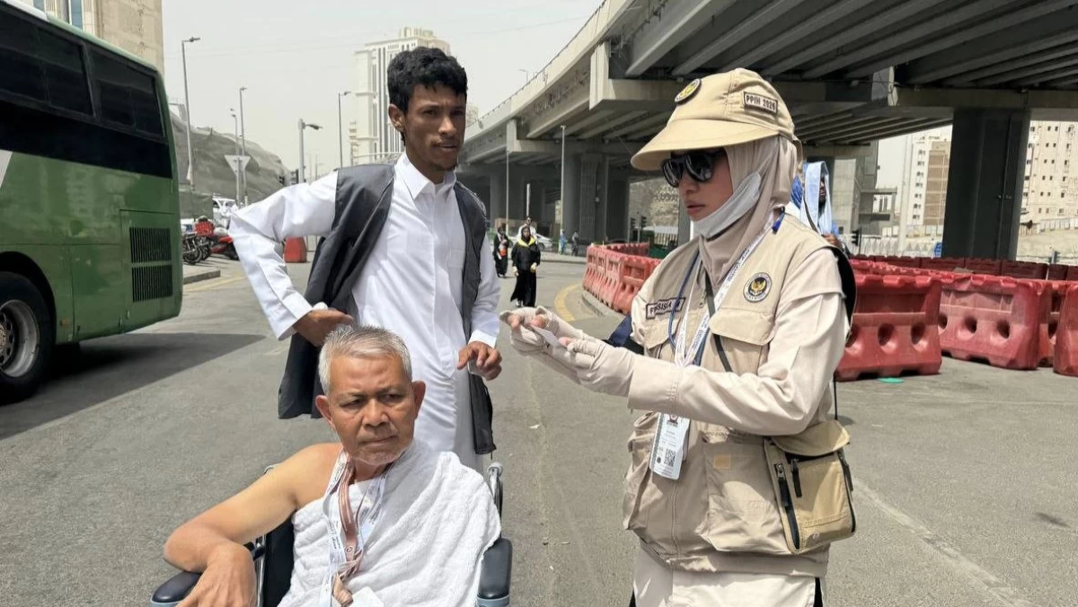 Pengabdian Perawat RSPAD Layani Jemaah Haji di Tanah Suci, Siaga di Tengah Terik Matahari