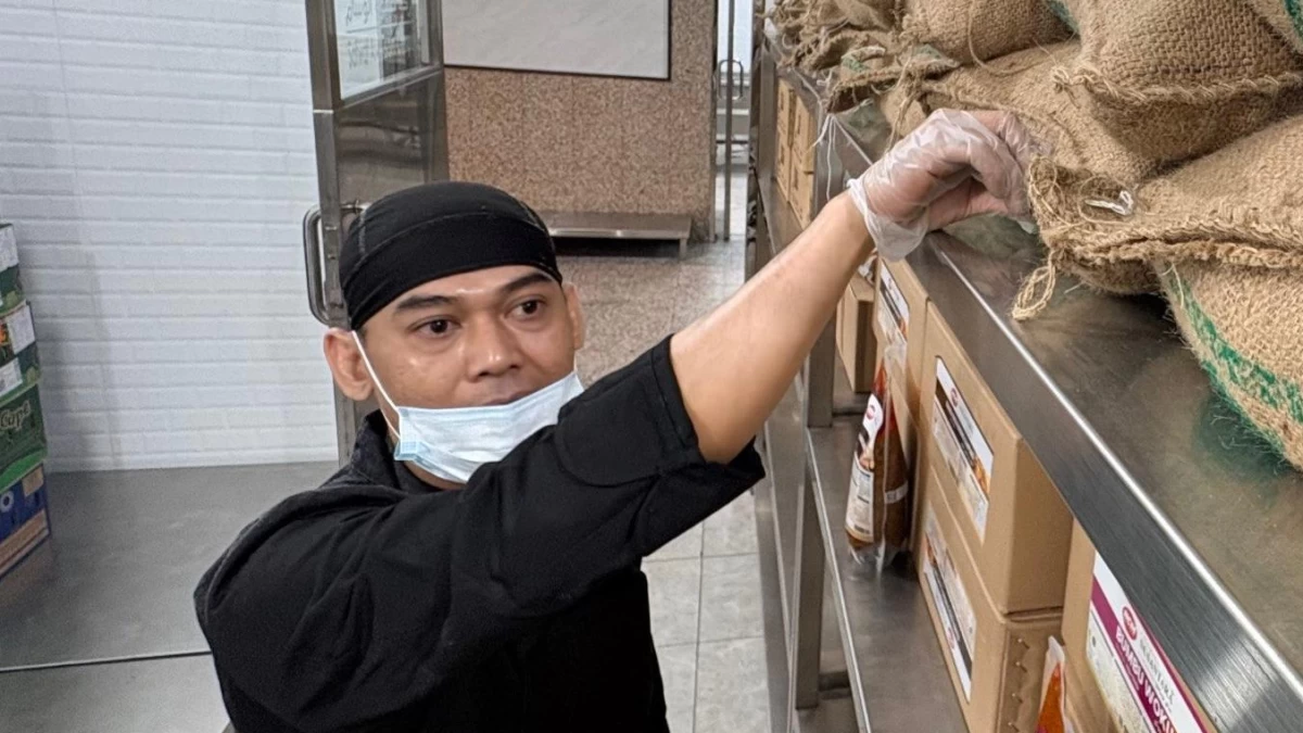 Di Tengah Panas Makkah, Koki Farhan Racik Ribuan Hidangan untuk Jemaah Haji