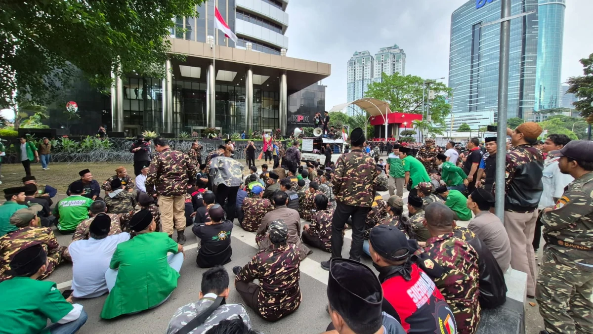 Merinding, Lantunan Shalawat Nariyah 1.000 Banser Menggema di Gedung KPK Doakan Gus Yaqut