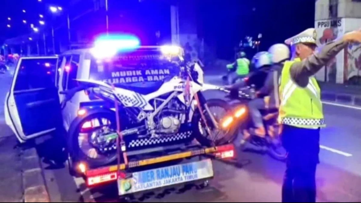 Jelang Puncak Arus Mudik Lebaran 2026, Polisi Sapu Bersih Ranjau Paku di Jalur Kalimalang