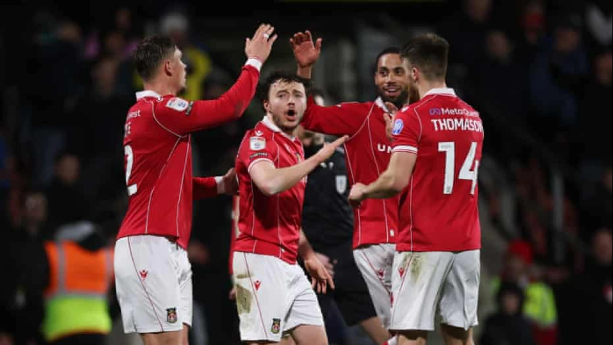 Wrexham Tekuk Swansea 2-0, Phil Parkinson Puji Kekompakan Tim