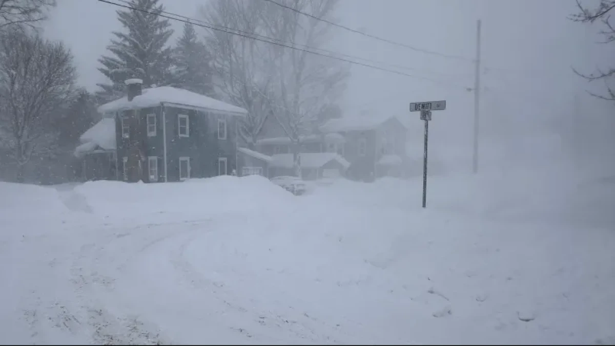 Badai Salju dan Es Tebal Bekukan AS: 8.000 Penerbangan Dibatalkan, Jutaan Warga Terancam