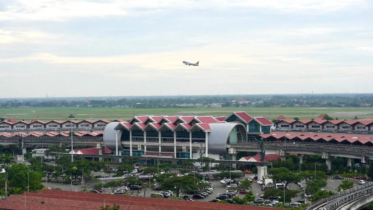 AS-Israel Serang Iran, Bandara Soetta Atur Ulang 39 Jadwal Penerbangan Timur Tengah