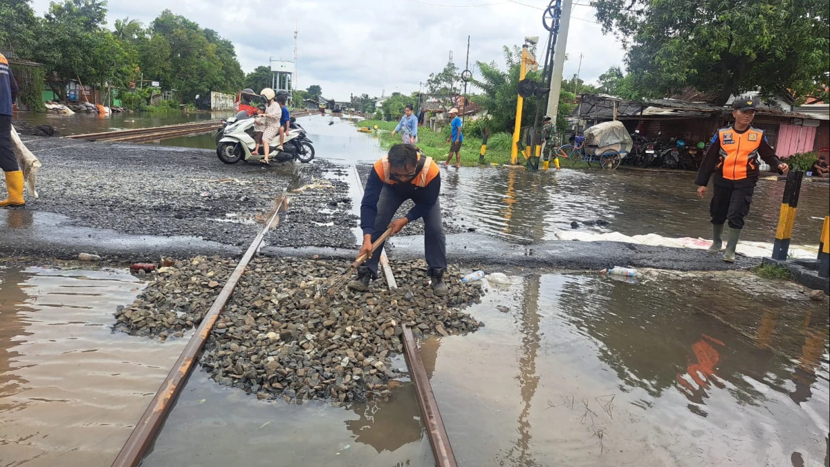 KAI Batalkan 34 Perjalanan Kereta Api Jarak Jauh Akibat Banjir