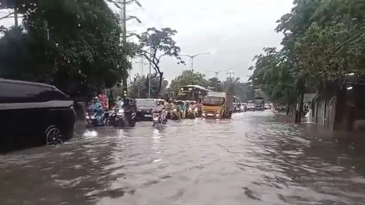 Banjir Jakarta Masih Merendam 28 RT dan 6 Ruas Jalan Selasa Pagi
