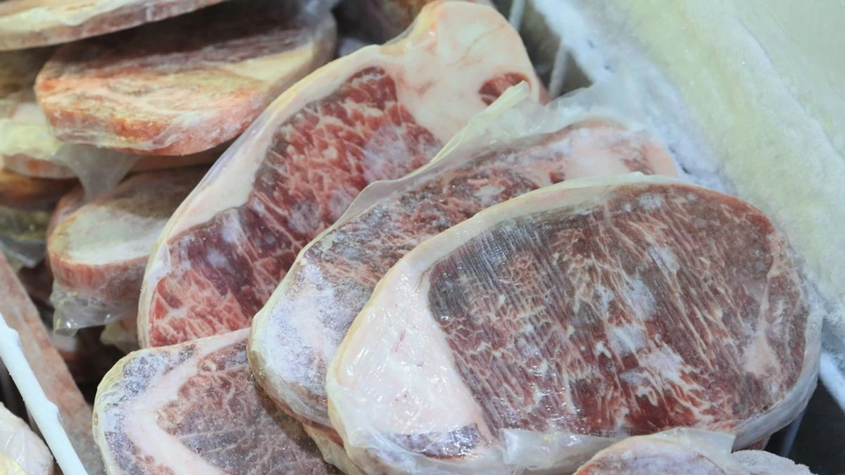 Waspada Daging Impor Kedaluwarsa Dijual di Pasar Jelang Lebaran 2026