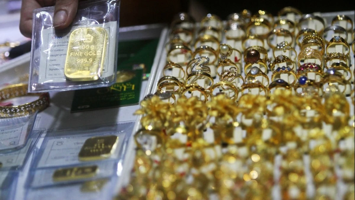 Efek Perang Timur Tengah Ngerem, Harga Emas Perhiasan dan Batangan Hari Ini Merosot