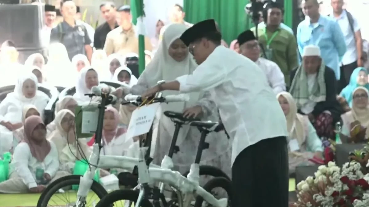 Kagum Jawaban Santri di Haul KH Wahab Chasbullah, Wapres Gibran Kasih Hadiah Sepeda
