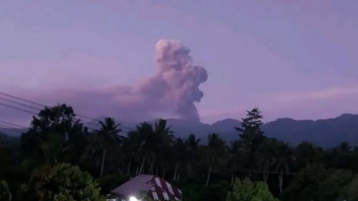 Gunung Dukono Erupsi, Abu Vulkanik Mencapai 1,4 Km