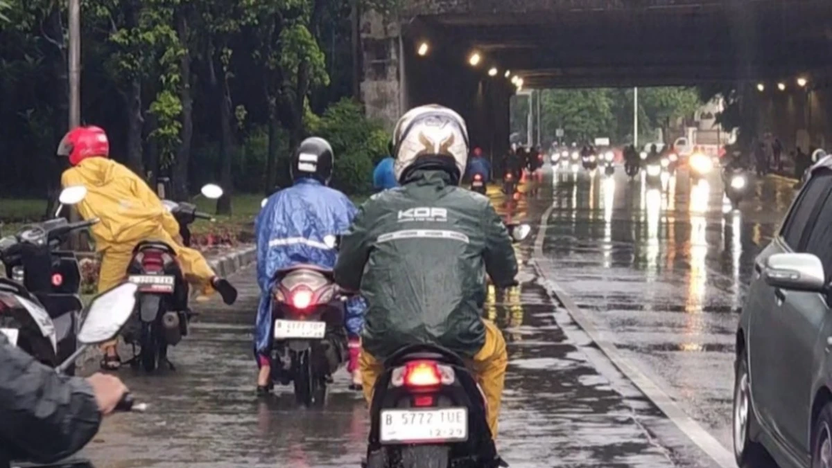 BMKG: Hujan Masih Guyur Jakarta Hari Ini, Utara Waspada Cuaca Ekstrem
