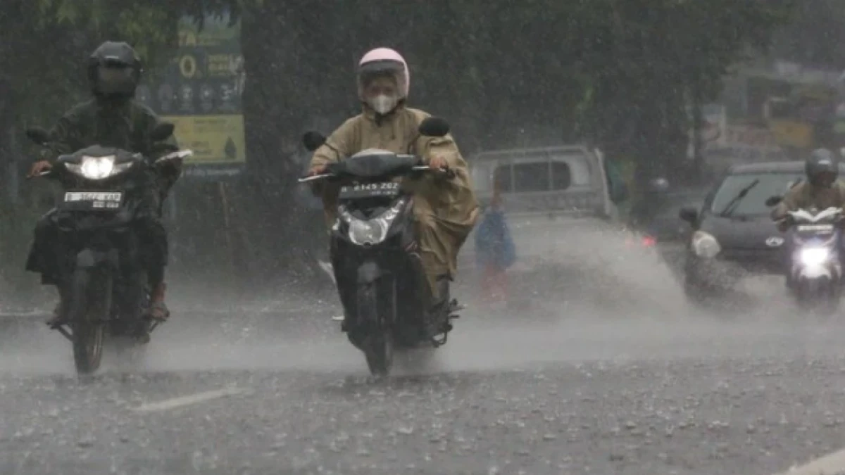 BMKG Deteksi 2 Sirkulasi Siklonik, Waspadai Hujan Lebat di Wilayah Jawa dan Sulawesi
