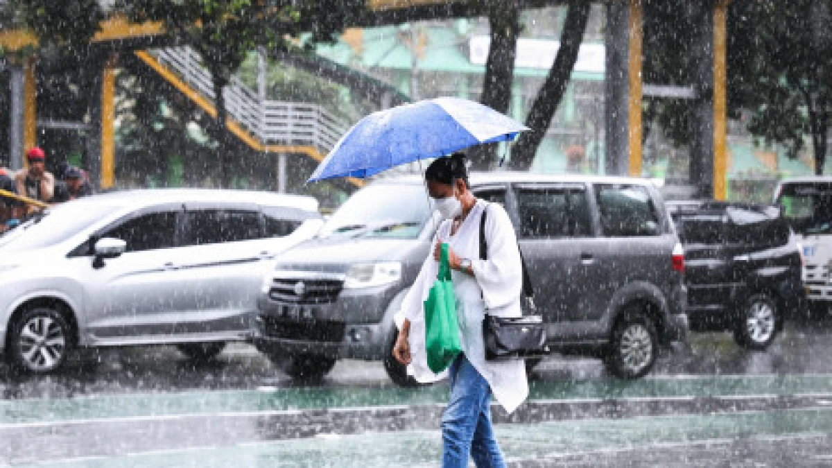 Cuaca Jakarta Hari Ini: Pagi dan Siang Hujan, Malam Berawan Tebal