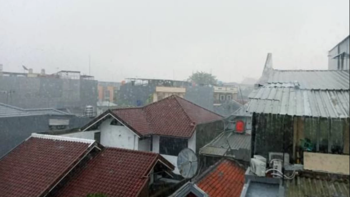 Cuaca Rabu 13 Mei 2026: Hujan Lebat Masih Berpotensi Guyur Sejumlah Wilayah, Bibit Siklon 96W Jadi Pemicu