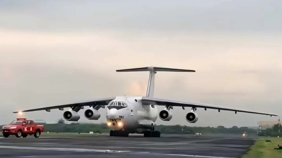 Pesawat Raksasa Rusia Mendarat di Ahmad Yani, Ini Penjelasan Imigrasi Semarang