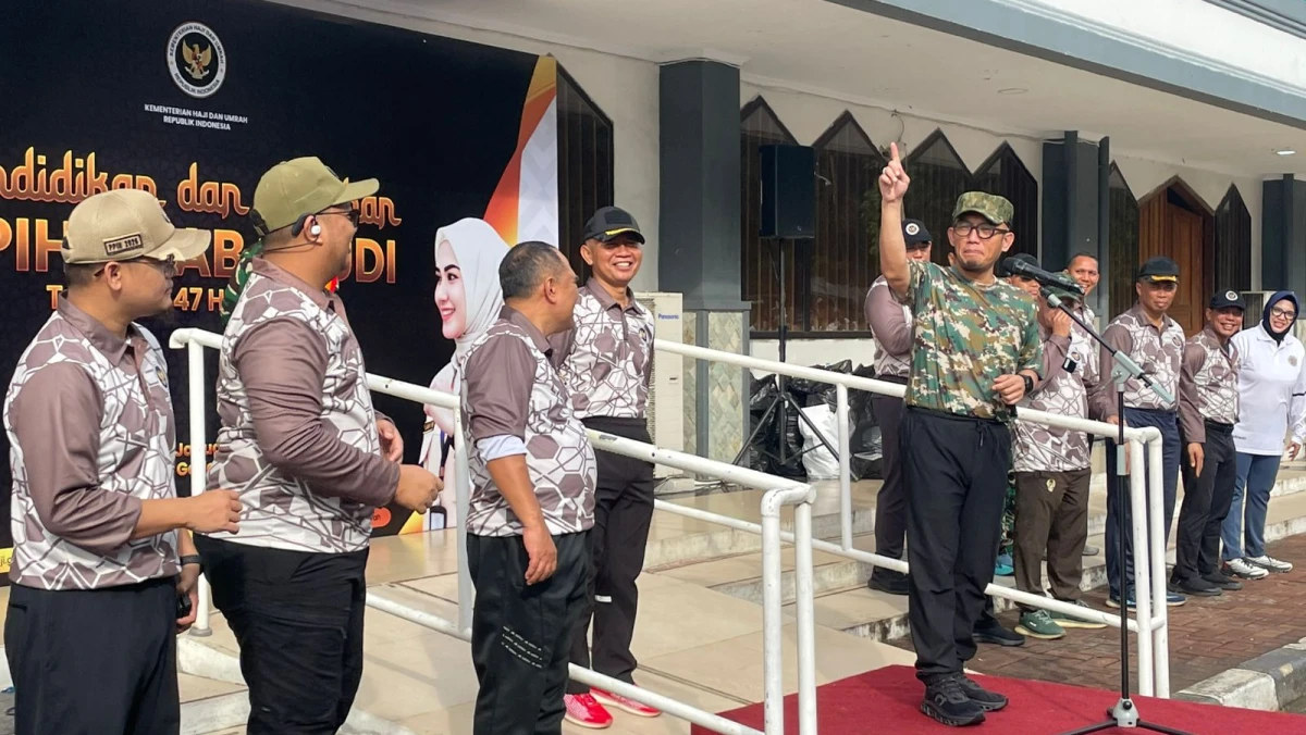 Wamenhaj Dahnil Pimpin Fun Walk 5 Kilometer Bersama 1.600 Calon Petugas Haji