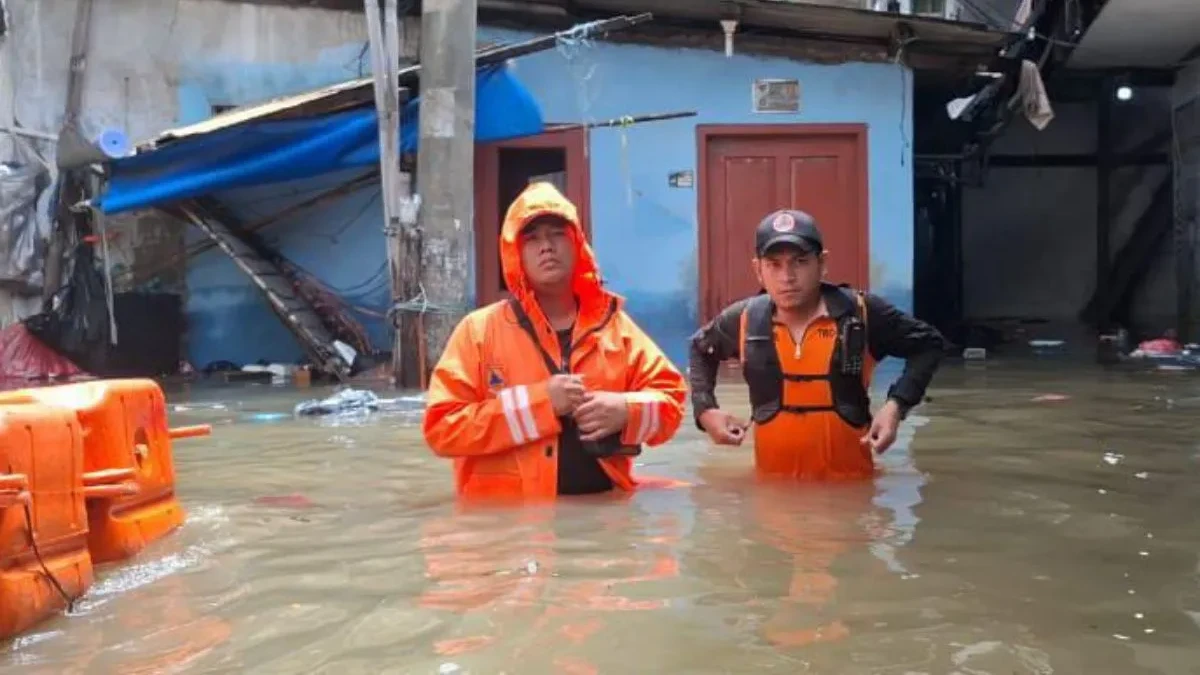 Hujan Deras, Banjir Rendam 132 RT dan 22 Ruas Jalan di Jakarta Malam Ini