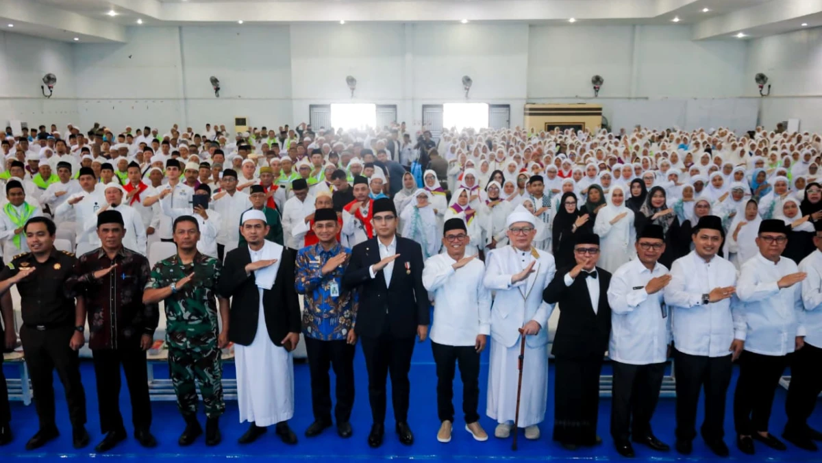 Tradisi Tepung Tawar Warnai Pelepasan 1.883 Jemaah Haji Asal Medan