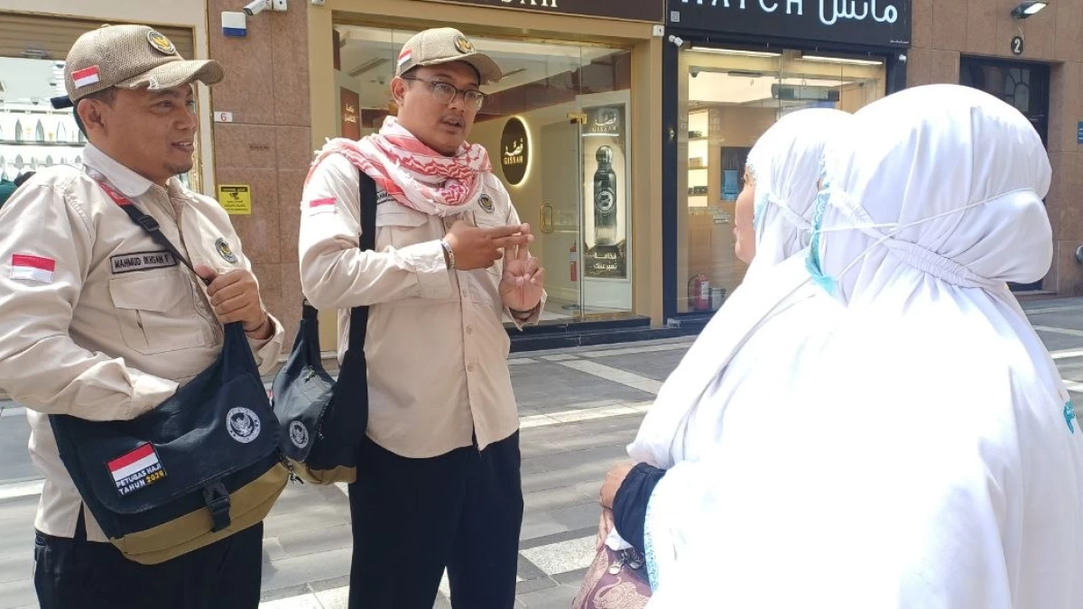 Petugas Haji Berjibaku Dampingi Jemaah Masuk Raudhah