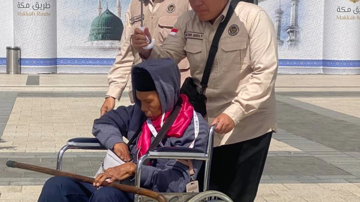 Jemaah Haji Dapat Layanan Prima di Bandara Madinah, Diantar Kursi Roda hingga Dipayungi