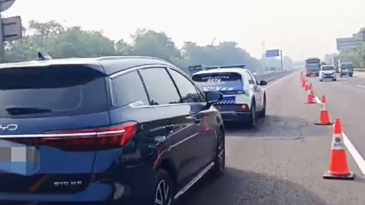 Libur Panjang: Arus Kendaraan Membludak, Contraflow Diberlakukan di Tol Jakarta-Cikampek