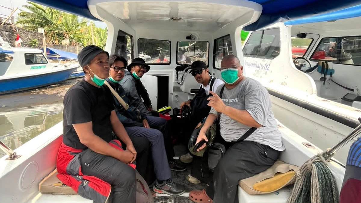 4 Jurnalis Foto Hilang Kontak saat Liputan Erupsi Gunung Anak Krakatau