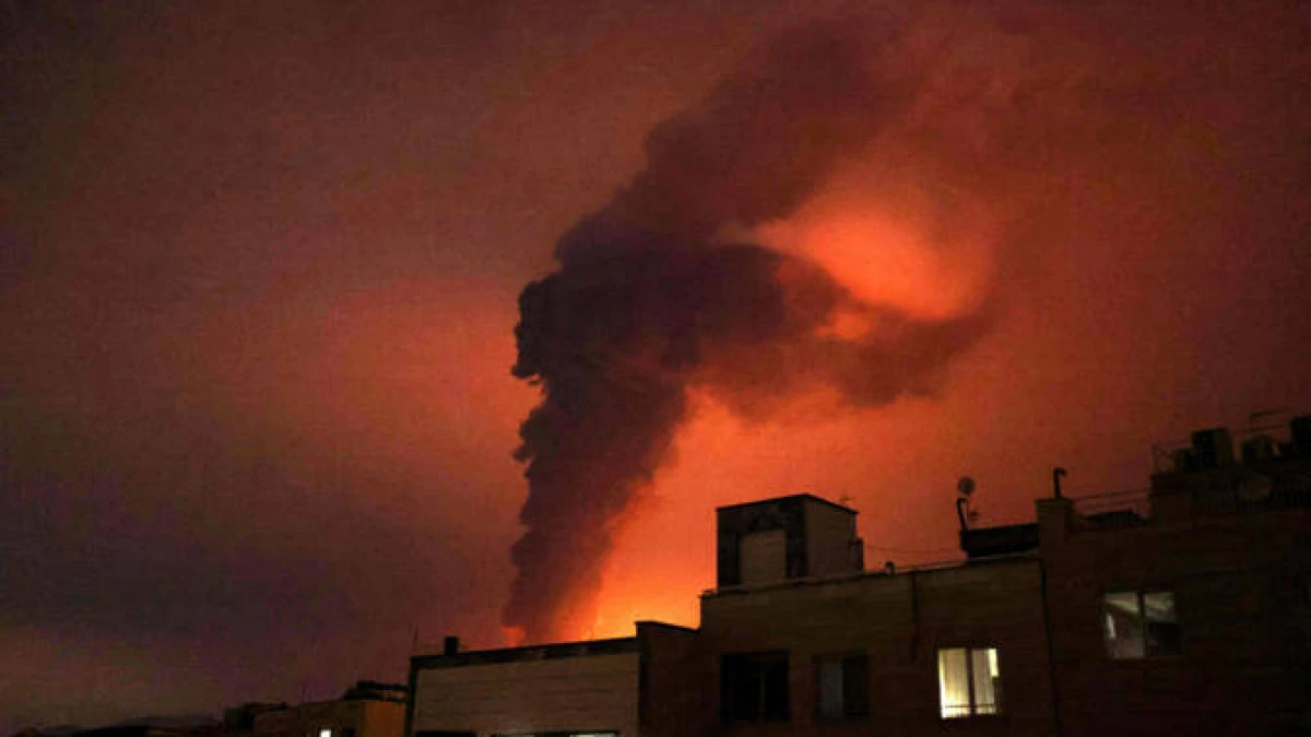 AS-Israel Serang Fasilitas Minyak Teheran, Iran Tolak Seruan Menyerah