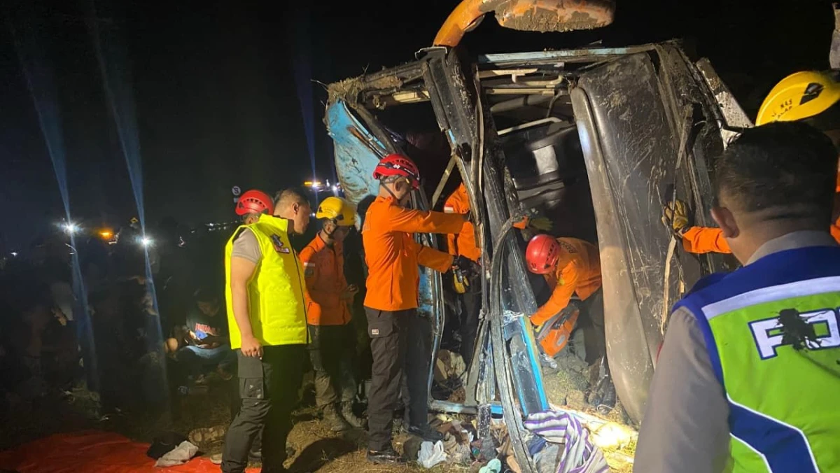 Kecelakaan Bus PO Zentrum MK di Tol Pejagan–Pemalang: 1 Tewas, 33 Luka- luka