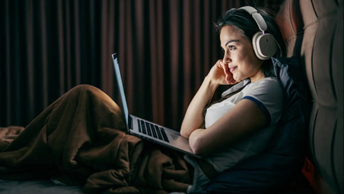 Kamu Suka Maraton Nonton Film? Apakah Aman bagi Kesehatan? Ini Penjelasannya!