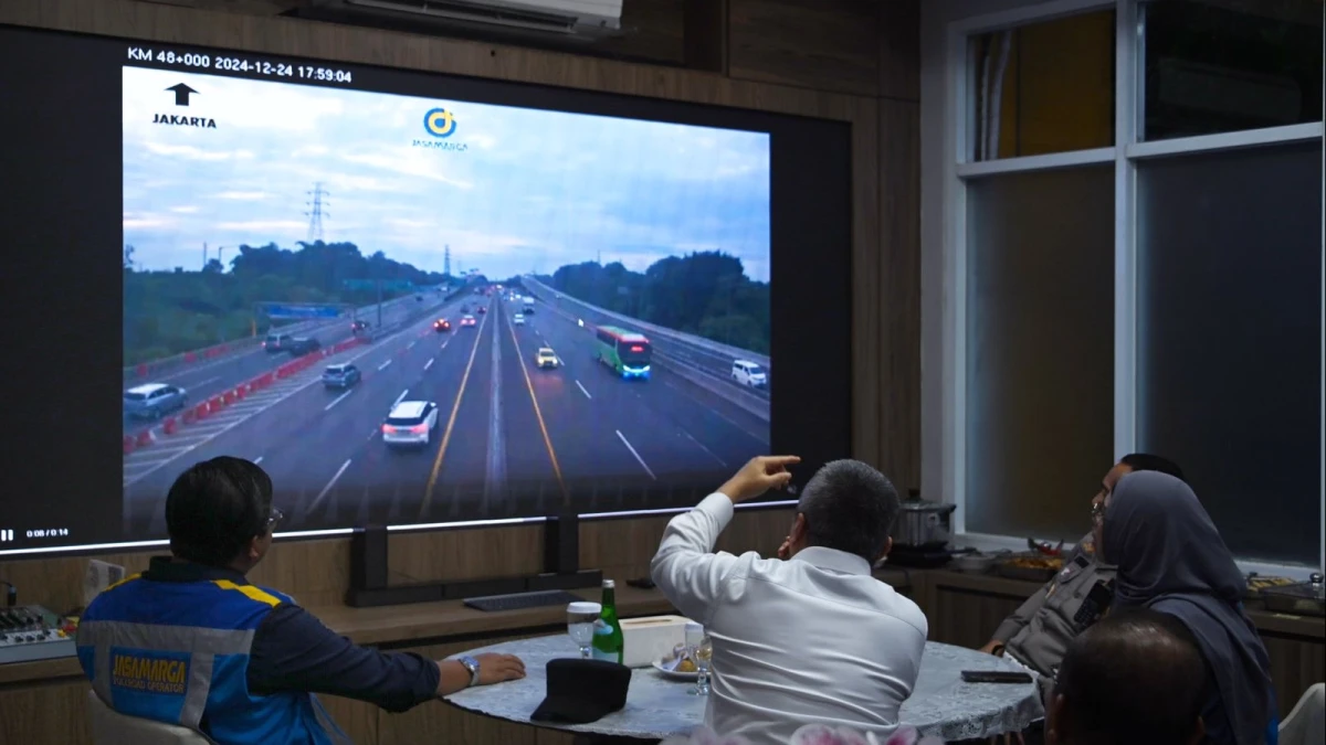 Tinjau 4 Gerbang Tol Utama Keluar Jakarta, Menhub Imbau Pengguna Jalan Antisipasi Kepadatan di Puncak Nataru