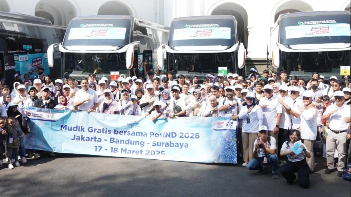 Daud Joseph Lepas Ratusan Peserta Mudik Gratis PT Pos Indonesia