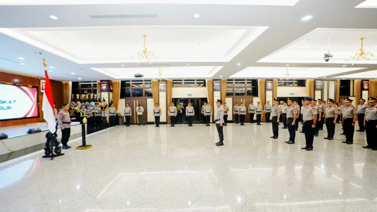 Tahun Baru, 42 Perwira Tinggi dan Puluhan Ribu Personel Polri Naik Pangkat