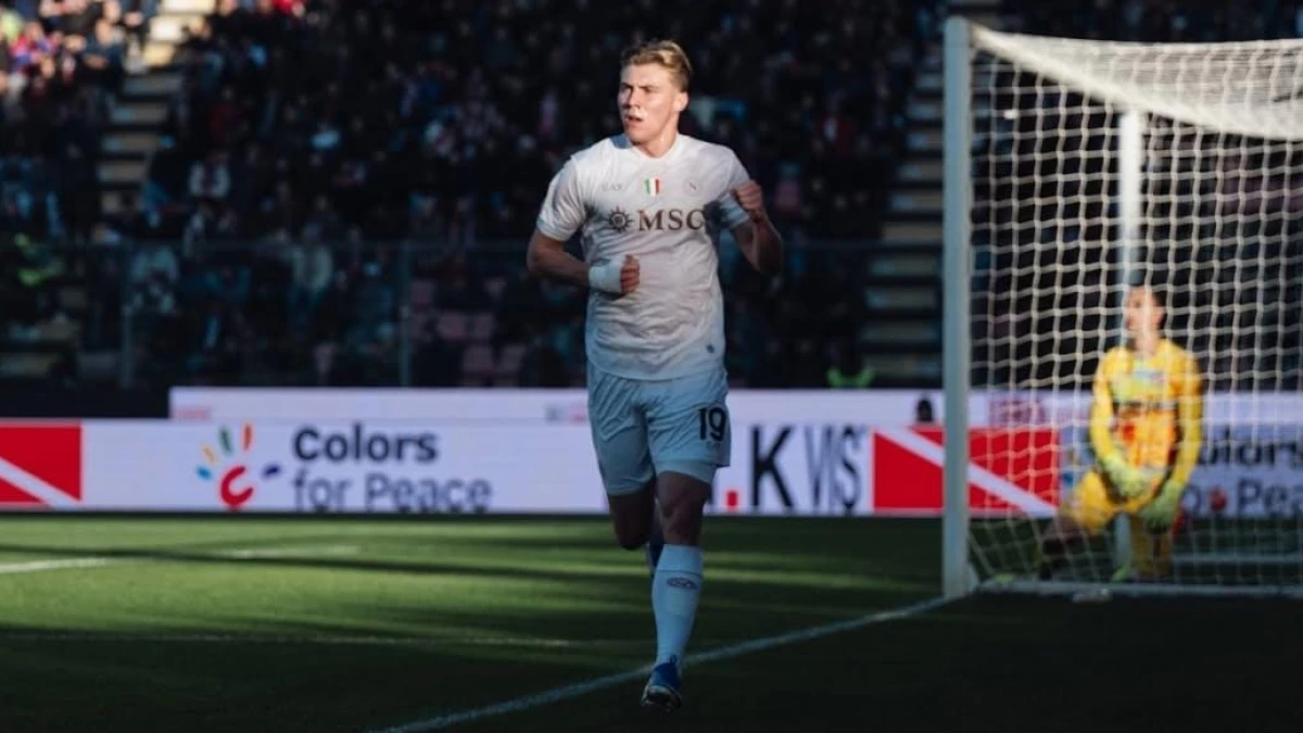 2 Gol Rasmus Hojlund Bawa Napoli Tancap Gas ke Papan Atas Serie A usai Hancurkan Cremonese 2-0