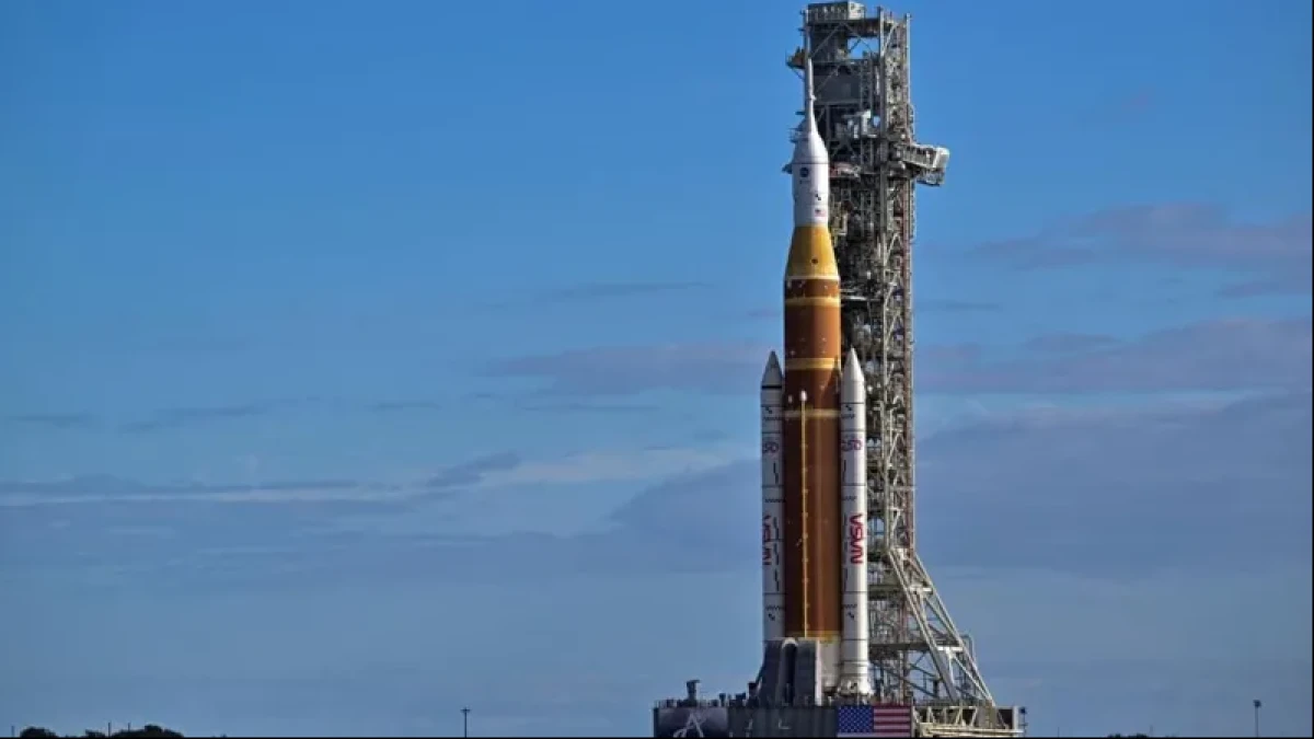 Roket Raksasa Nasa Masuk Landasan, Misi Berawak ke Bulan Pertama sejak 1972 Kian Dekat