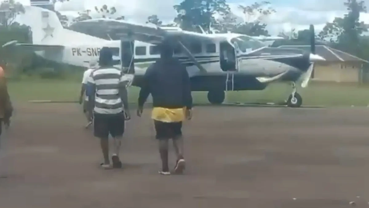 Pesawat Smart Air Ditembak KKB di Papua: 2 Pilot Tewas, 13 Penumpang Selamat