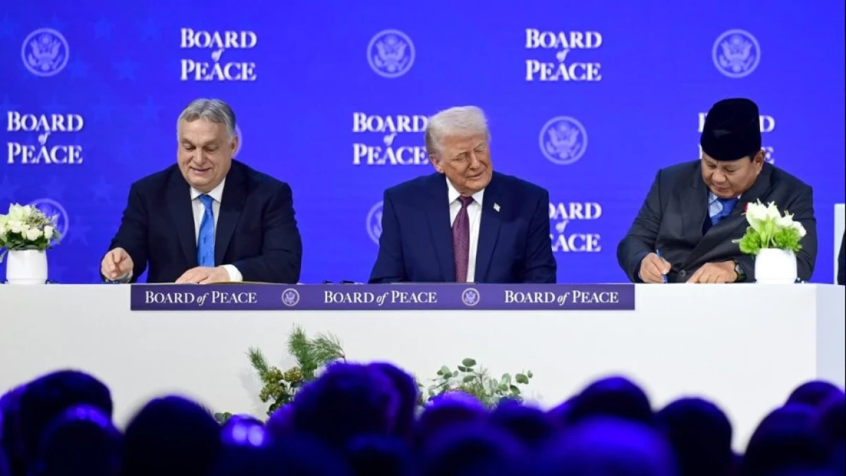 Momen Prabowo Duduk di Samping Donald Trump Tandatangani Piagam Dewan Perdamaian ‘Board of Peace Charter’