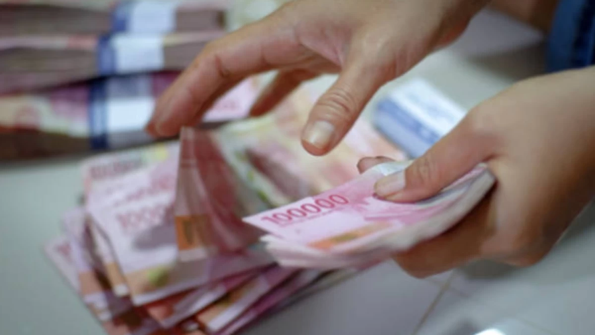 Rupiah Tertekan, Kini di Posisi Rp17.405 per Dolar AS Imbas Konflik Timur Tengah Memanas