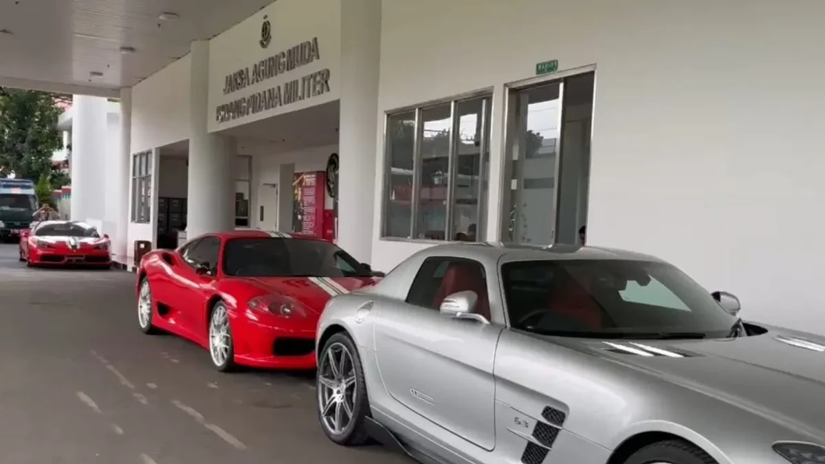 Kejagung Sita 2 Mobil Ferari dan 1 Mercedes Bens Sport Milik Harvey Moeis
