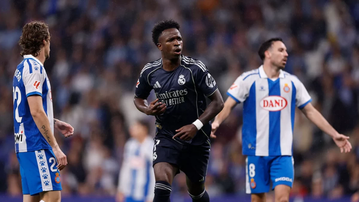 Real Madrid Tunda Pesta Juara Barcelona usai Bungkam Espanyol 2-0