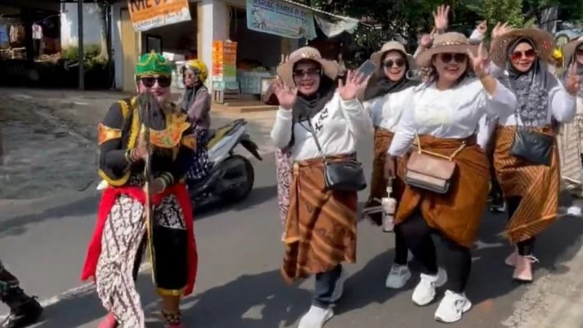Usung Semangat Guyub Rukun,  Warga Ampel Gading Gelar Tradisi Apitan
