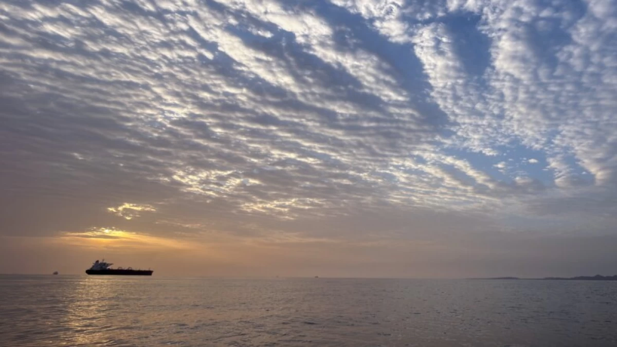 Trump Sebut AS Akan Kawal Kapal-Kapal Terjebak di Selat Hormuz Mulai Senin, Iran Murka