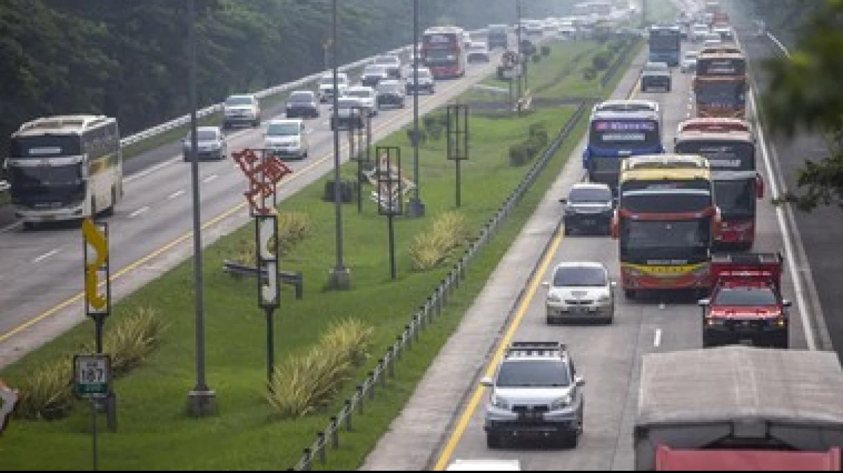 Jasamarga Terapkan Contraflow di Tol Jakarta-Cikampek di H+1 Lebaran