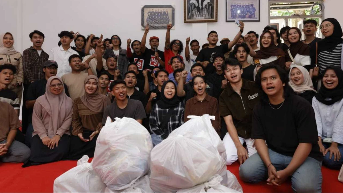 Riding Berbagi: Gandeng Slank, HS Salurkan Bantuan untuk Mahasiswa Sumatera di Semarang
