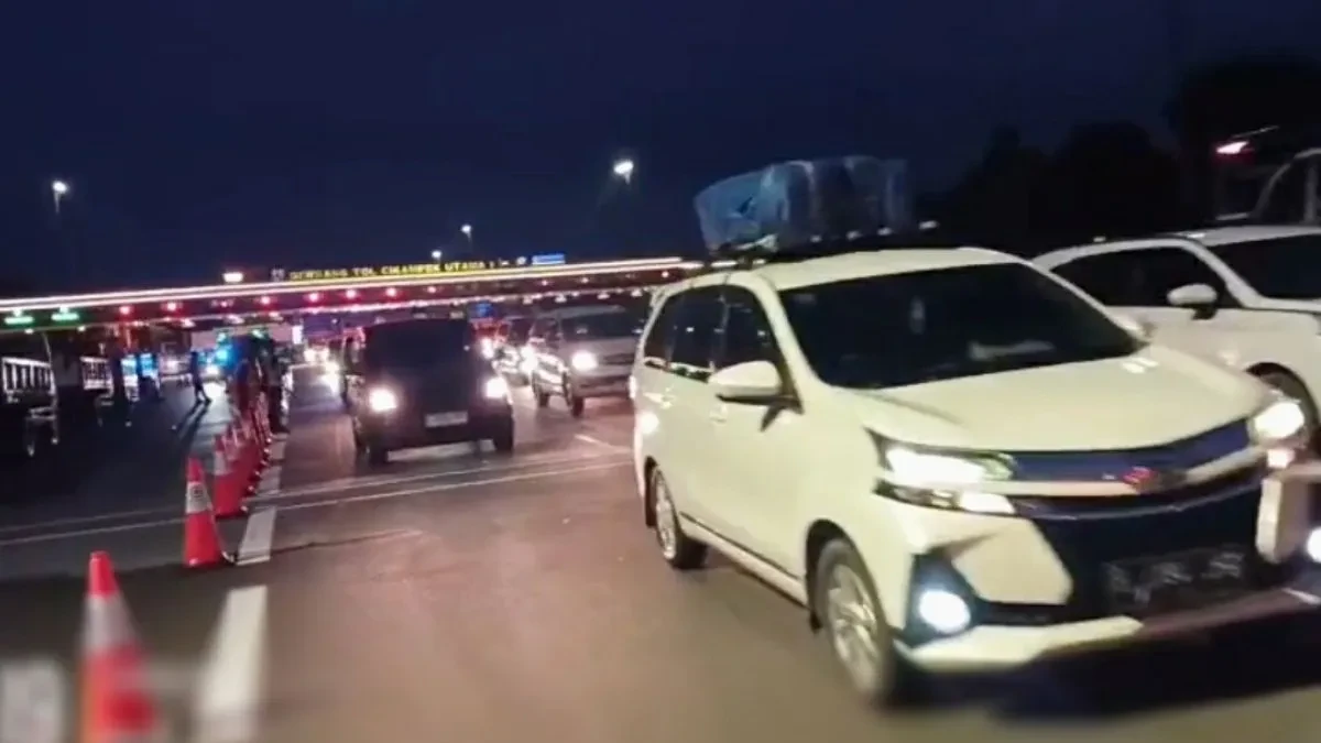 Arus Balik Lebaran di Tol Cikampek Padat, Contraflow Diterapkan di KM 70–36 Menuju Jakarta