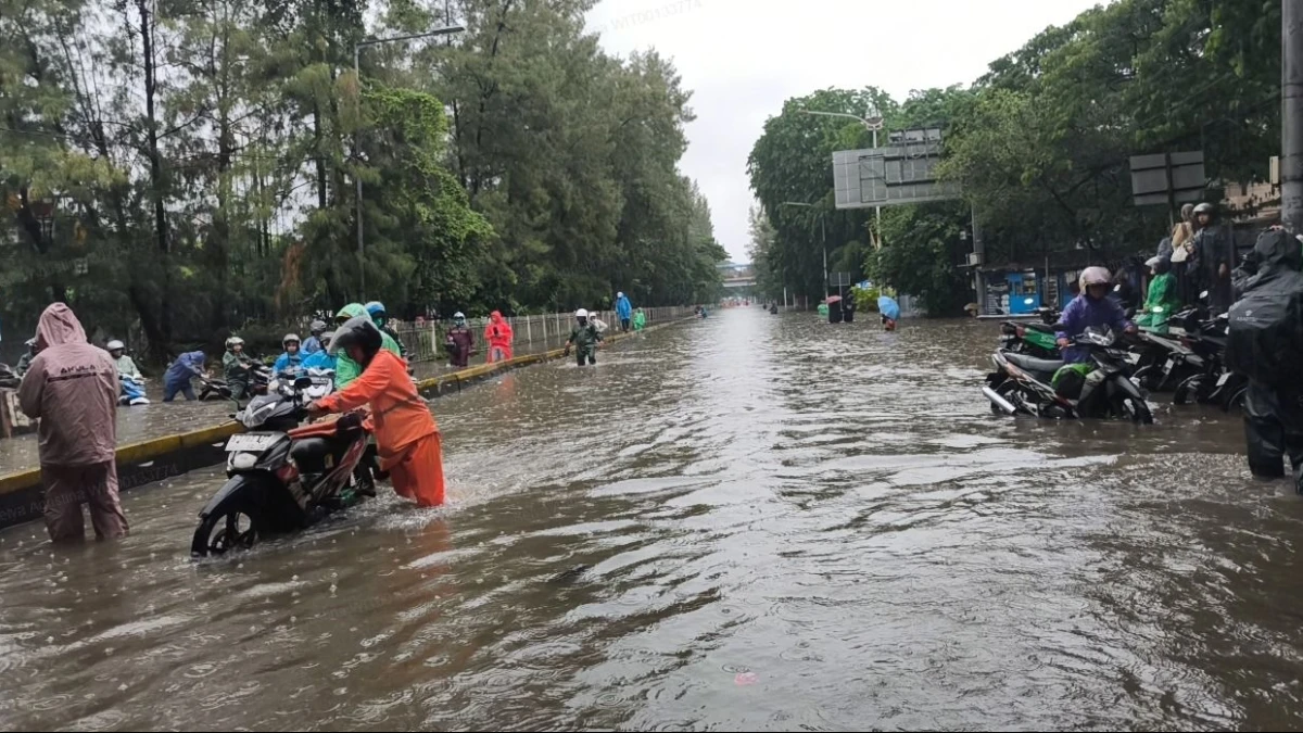 Jakarta Banjir usai Hujan, Pramono Imbau Pekerja Manfaatkan Transportasi Umum Gratis untuk Hindari Macet