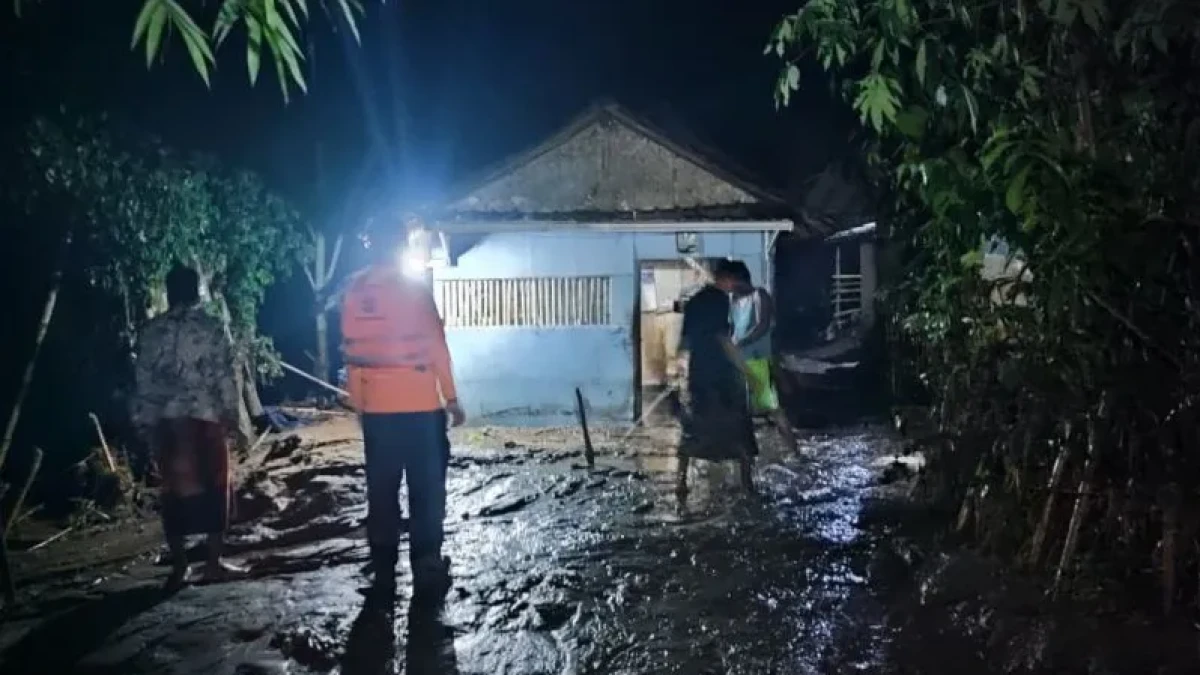 Banjir Bandang Terjang Jember, Mantan Sekdes Hanyut dan Puluhan Warga Rumah Rusak