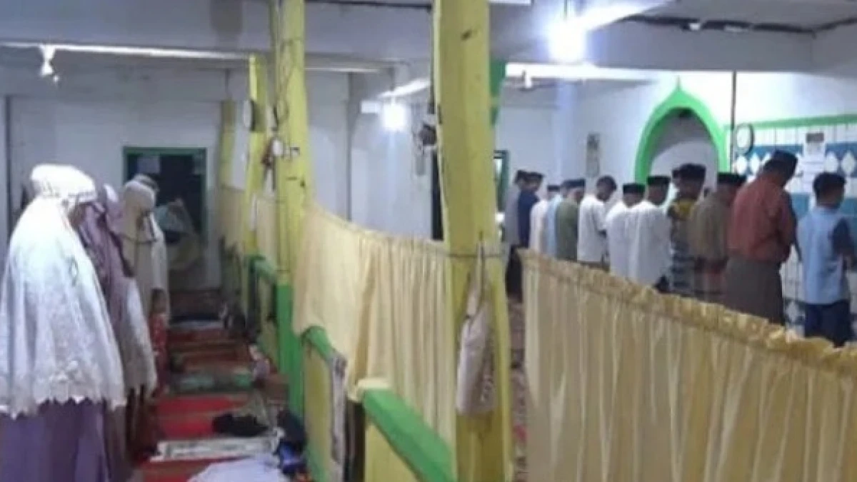 Jemaah Naqsabandiyah di Padang Lebaran Lebih Awal, Salat Id Digelar di Tiga Lokasi