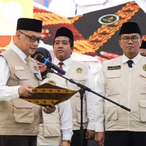 Menhaj Gus Irfan Lantik PPIH Embarkasi, Tegaskan Komitmen Negara Lindungi Jemaah Haji